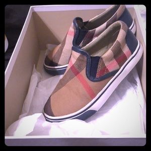 Kids Burberry size 28